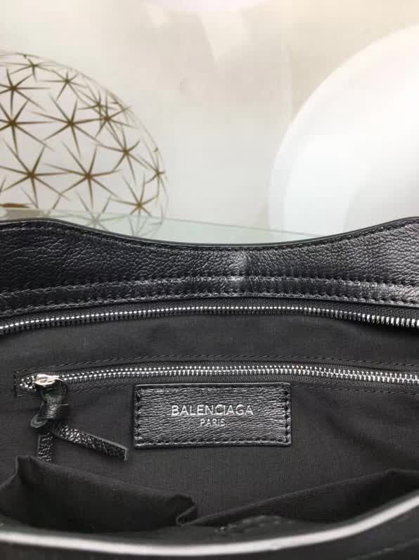 BALENCIAG巴黎世家 原版義大利進口山羊皮 小黑釘 單肩斜挎包  BL1126